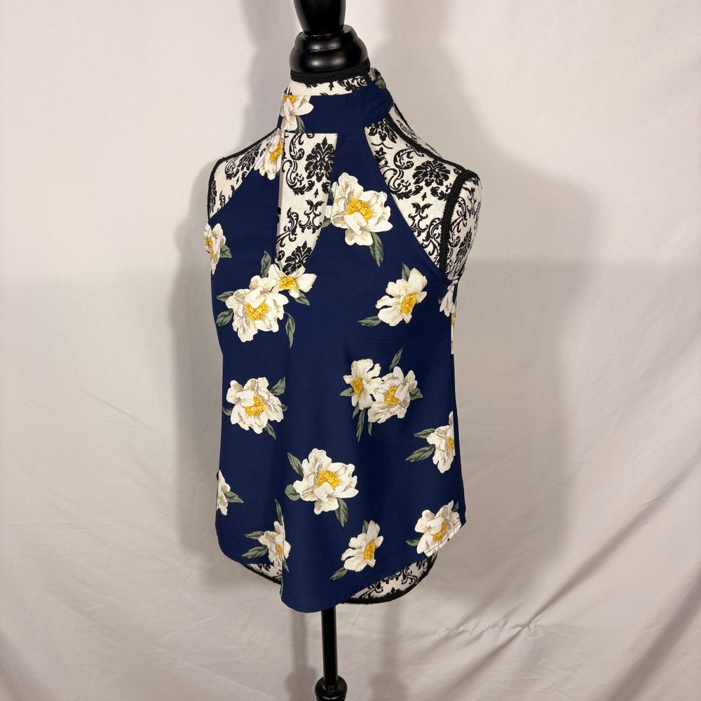 Sweet Wanderer Navy Blue Floral Halter Keyhole Top SJ4028 Small - Picture 2 of 14